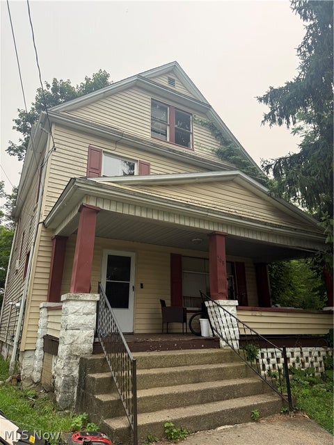 Homes For Sale - 569 W Chalmers Avenue<br/> Mahoning County, Youngstown, OH 44511
