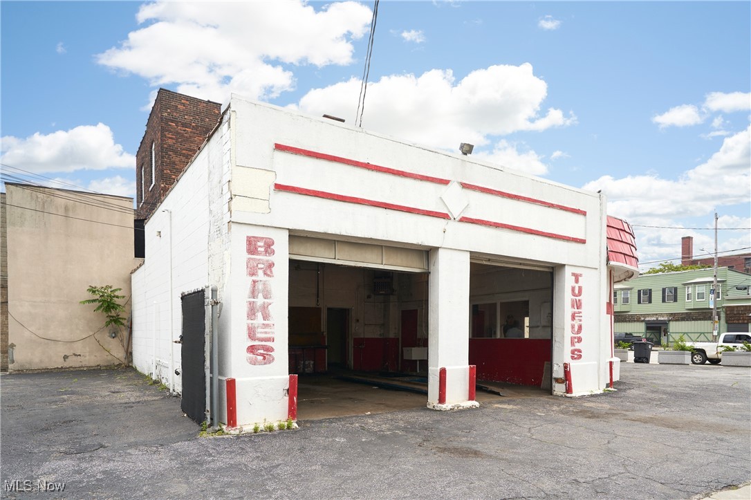 6101 Saint Clair Avenue