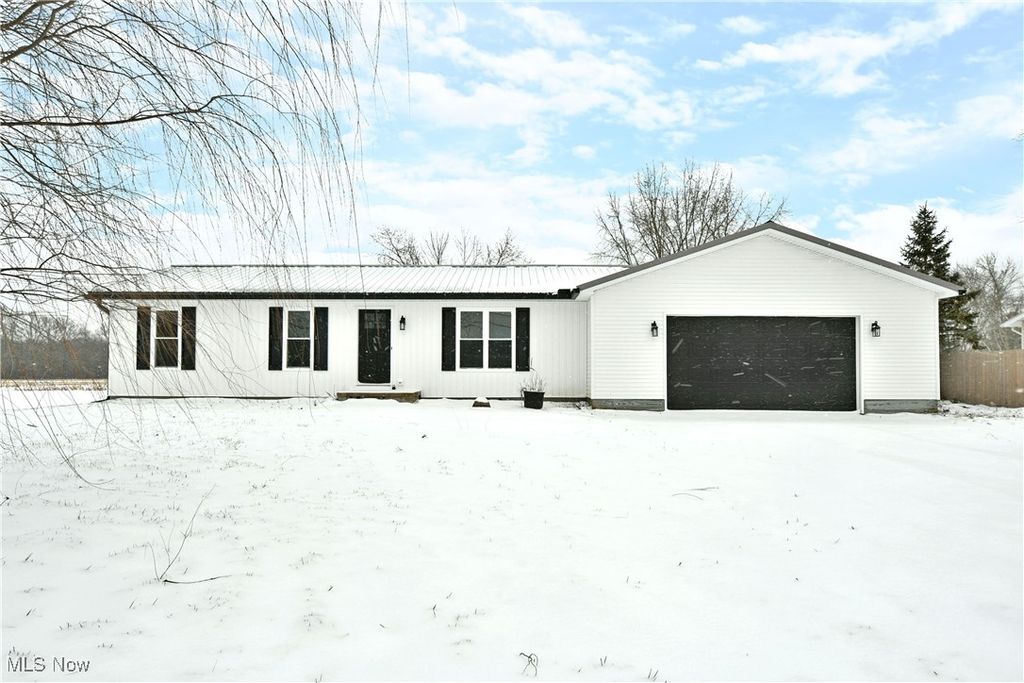 Photo of 5676 Thompson Clark Road, Bristolville, OH 44402 (MLS # 5176942)