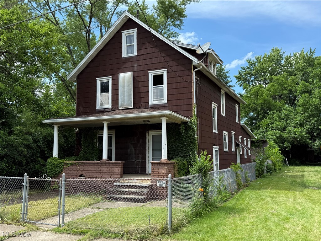 This 2-unit property is full of potential and ready for its next chapter. The front unit offers 3 bedrooms and 1 full bath, while the rear unit features 2 bedrooms and 1 bath, perfect for generating rental income or multi-generational living. With a little vision and TLC, this could be a fantastic income-producing property. Don’t miss the chance to make it your own. Call today to schedule your private showing!