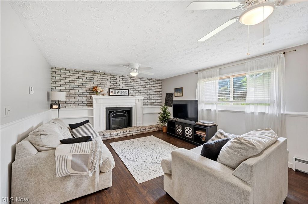 Photo of 1004 Plymouth Drive, Grafton, OH 44044 (MLS # 5218813)