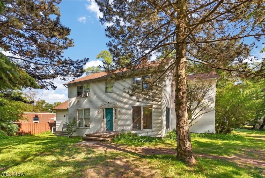Photo of 22325 Fairmount Boulevard, Shaker Heights, OH 44118 (MLS # 5210425)
