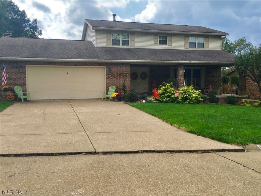 Custom built one owner home with an inviting covered front porch.  Very well maintained with many updates. Situated on a nice lot overlooking South Hills Golf Course. Updates includes New HVAC in 2016, 2 Baths updated in 2015 and more. Very spacious throughout.  First floor family room walks out to a screened porch with beautiful views. The walk-out basement includes recreational room with pool table area, wet bar, family room with fireplace, bedroom and office. A Must See!