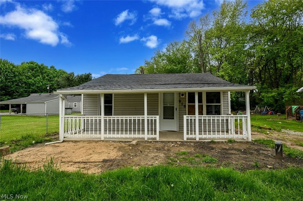 Photo of 916 Abington Road, Akron, OH 44312 (MLS # 5208925)