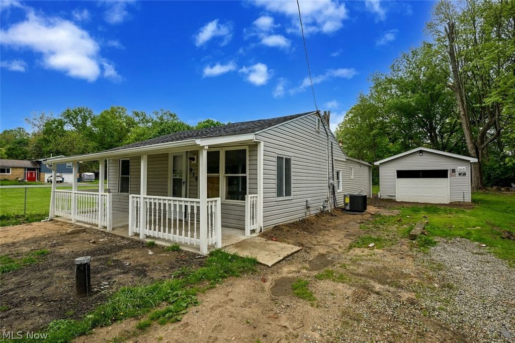 Photo of 916 Abington Road, Akron, OH 44312 (MLS # 5208925)