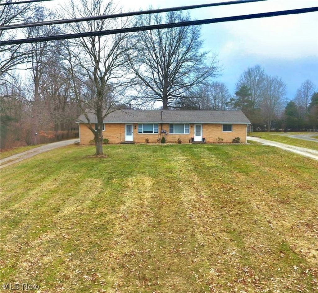 Photo of 3300 Highland Park NW, North Canton, OH 44720 (MLS # 5188279)