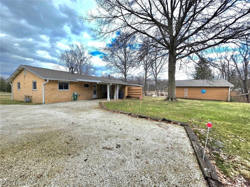 Photo of 3300 Highland Park NW, North Canton, OH 44720 (MLS # 5188279)
