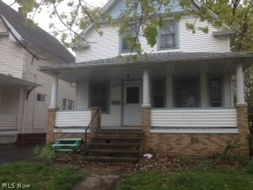 CALL NOW ON THIS CAPE COD. THIS PROPERTY IS AVAILABLE FOR LAND CONTRACT. TOTAL OF 1294. THIS PROPERTY HAS A BASEMENT