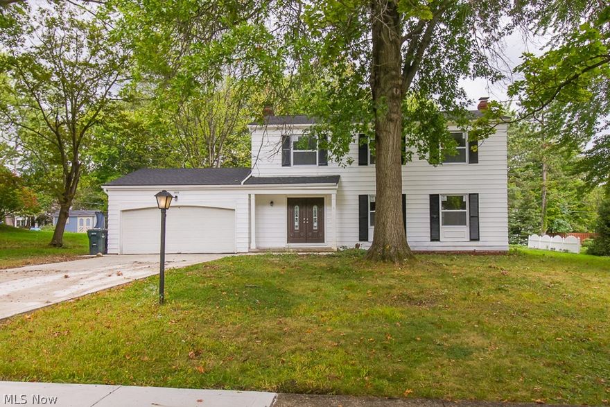 Fully renovated home on a great street! Total of 4 bedrooms plus an extra family room on the 1st floor that could also be a bedroom. Recent upgrades include: gorgeous remodeled master bath (2nt floor); refinished hardwood floors in the house; New kitchen with a beautiful countertop and ceramic tile backsplash Great traffic flow from the living room to the dining room and to the kitchen, which includes all stainless steel appliances. 

The updated items are too many starting with new Furnace and AC, New driveway and patio, new roofing, new windows, freshly painted, new water tank, new main door (Brown). New finished basement with a full bath have been added. New waterproofing system. The list is too long to mention here. Save your spot and come see this house before it is gone!!