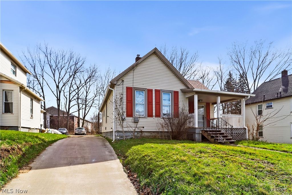 Photo of 517 Brown Street, Akron, OH 44311 (MLS # 5191465)
