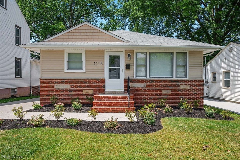 Photo of 1118 Summit Drive, Mayfield Heights, OH 44124 (MLS # 5218136)