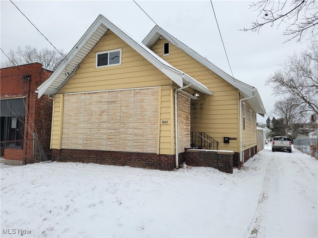 Photo of 1263 W Waterloo Road, Akron, OH 44314 (MLS # 5182338)