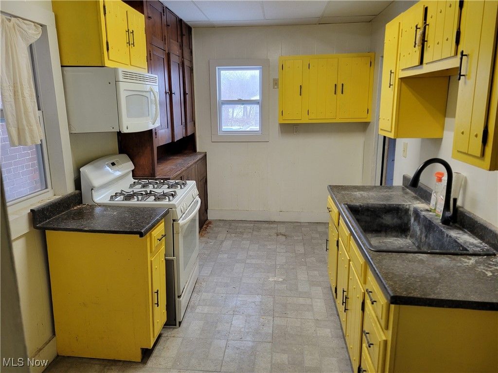 Photo of 1263 W Waterloo Road, Akron, OH 44314 (MLS # 5182338)