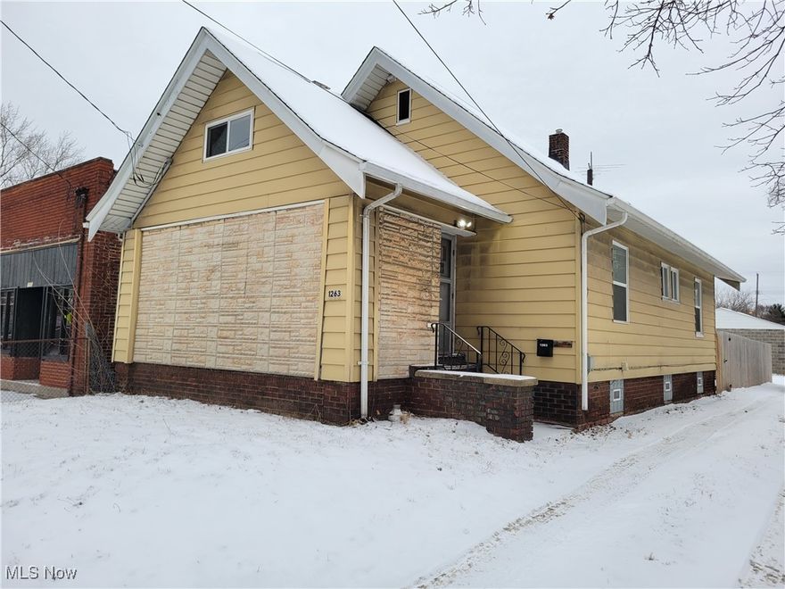 Calling all buyers! This home with your touch can be brought back into a great home or another income producing property to ad to your portfolio. this home was once a duplex but is now a single family home. It still has the possibility to be turned back into a duplex with kitchen on the 1st and 2nd floor. Improvements include updated electrical roof 2019, fenced back yard, and glass block windows in the basement. Call to set up your showing today!