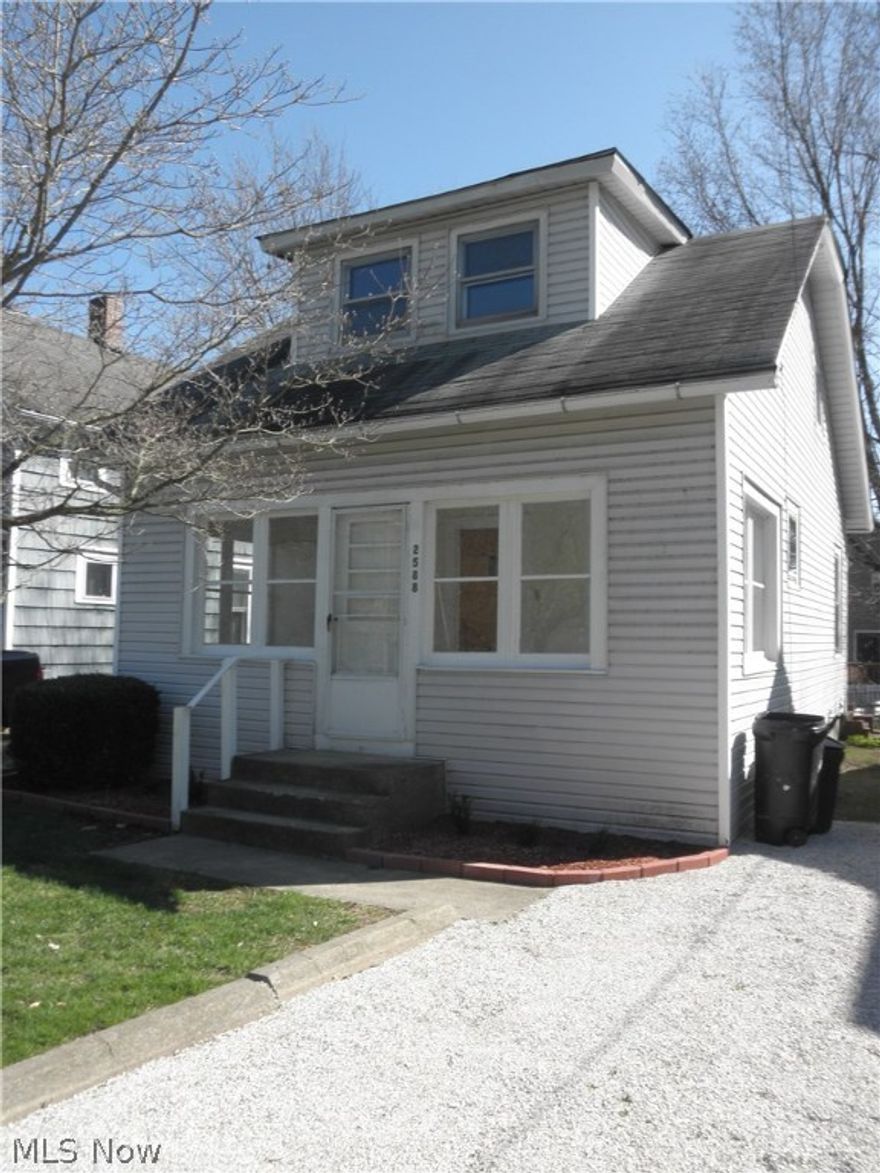 Vinyl sided home in Lakemore offers 2 bedrooms, 1 full bath, eat in kitchen, living room, enclosed front porch, & much more. This home features fresh paint, new carpet, updated bath, updated kitchen and is move in ready.