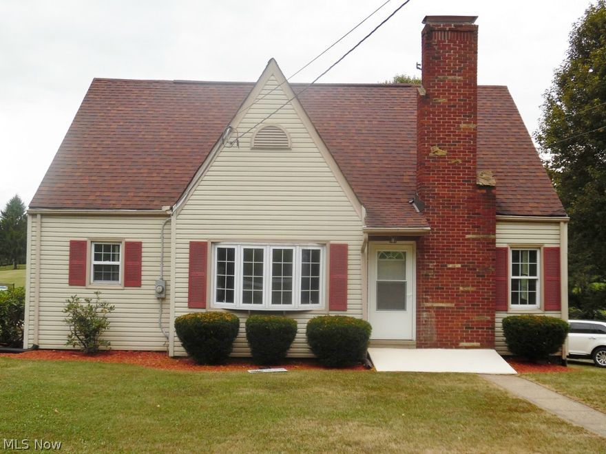 MUST-SEE CAPE COD 3 BR 1.5 BA ON .75 OF AN ACRE. HOME FEATURES OVER 1400 SQ FT, HARDWOOD & LAMINATE FLOORING,  1ST FLOOR BEDROOM, INTERIOR FRESHLY PAINTED, STONE FIREPLACE & DECK. HOME WARRANTY. SEE FACT SHEET FOR UPDATES.