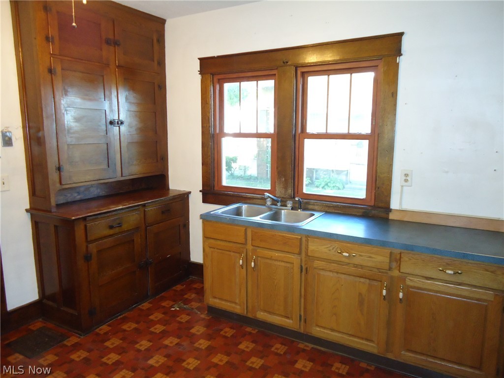 Village/Hartville - Commercial Sale