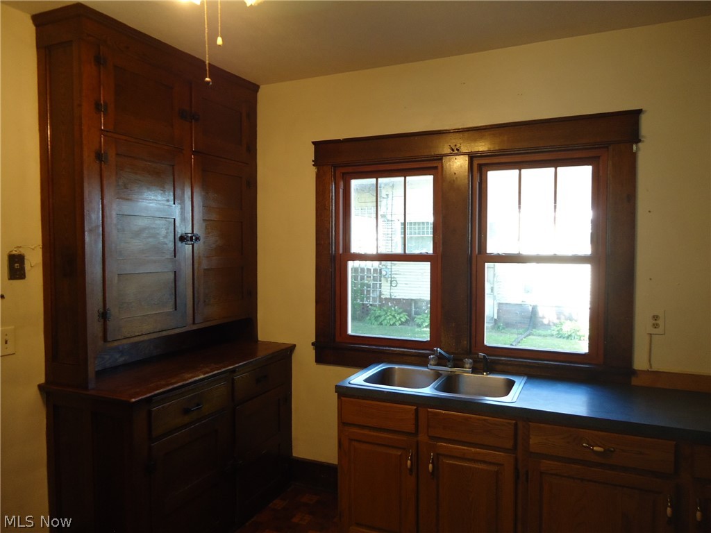 Village/Hartville - Commercial Sale