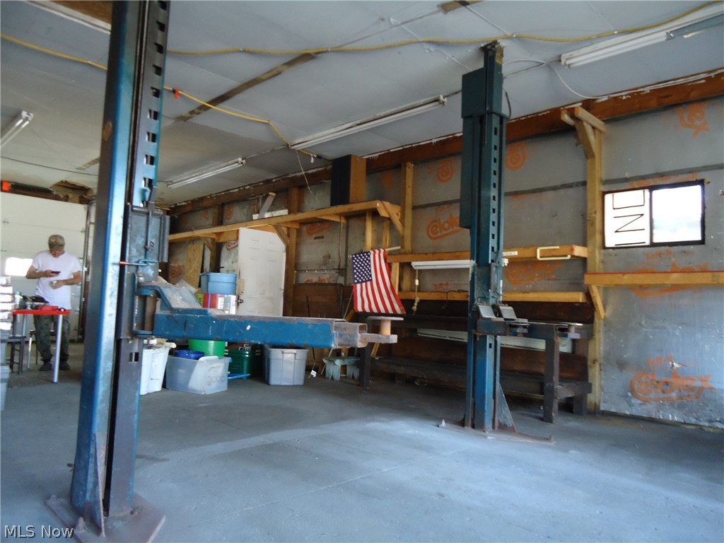 Village/Hartville - Commercial Sale