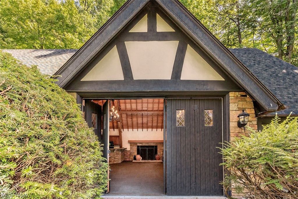 Photo of 7020 S Woodland Road, Chagrin Falls, OH 44022 (MLS # 5194093)