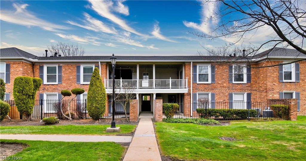 Photo of 2108 Glouchester Drive, Lyndhurst, OH 44124 (MLS # 5194609)