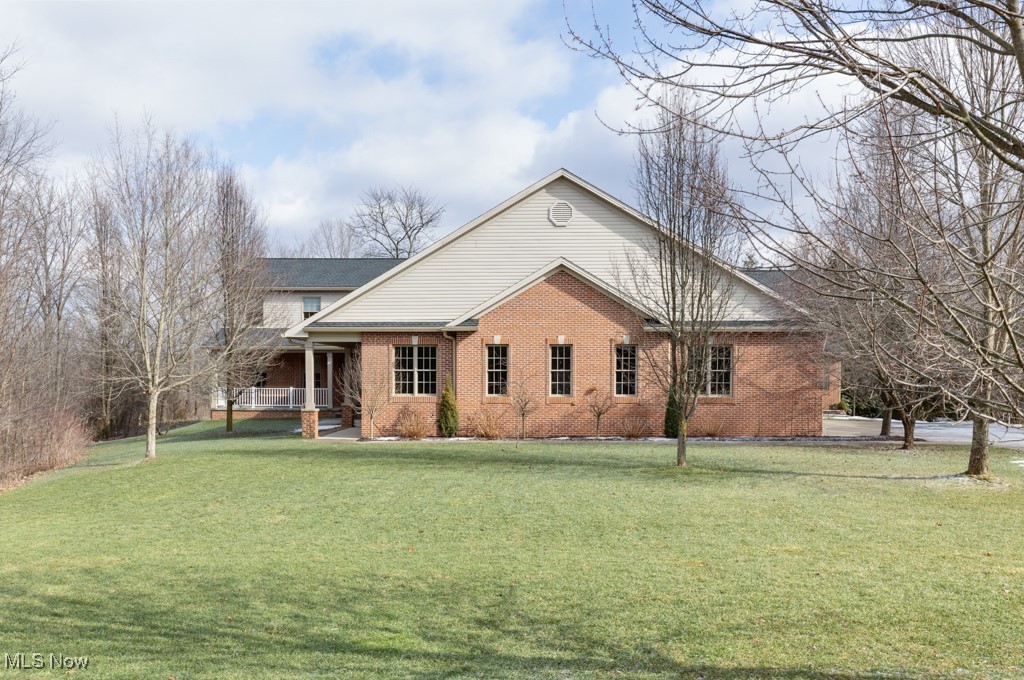 615 Crystal Brooke Drive, Hinckley, Ohio image 1