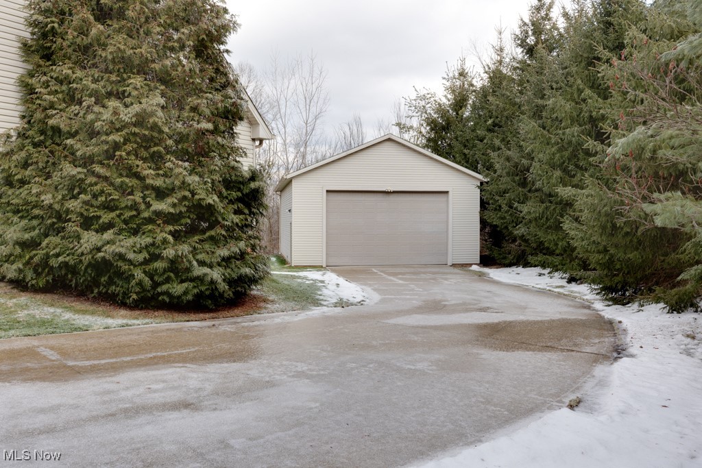615 Crystal Brooke Drive, Hinckley, Ohio image 3