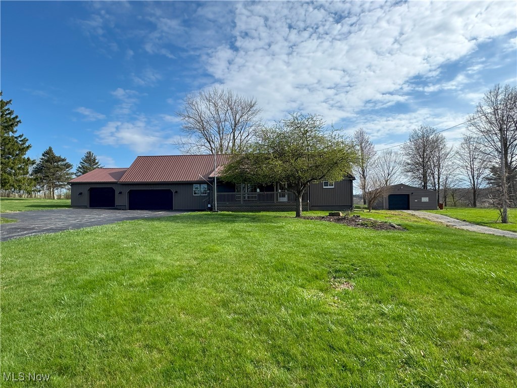 4175 E Middletown Road, New Middletown, Ohio image 1