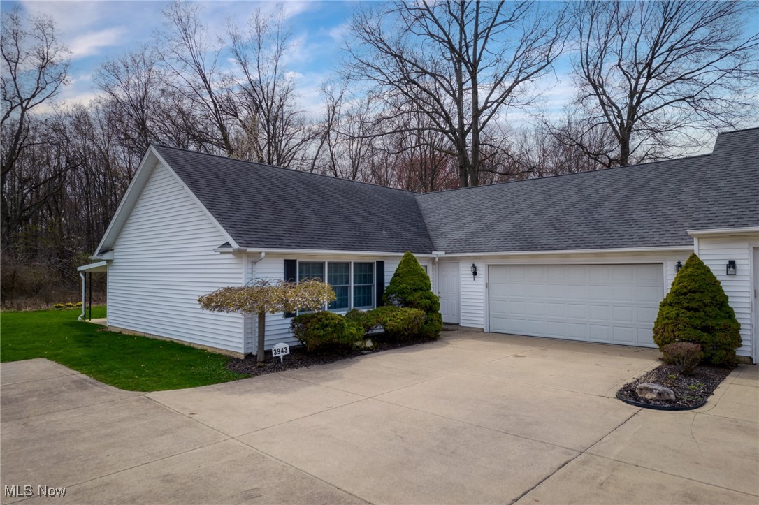 3943 Hilltop Drive, Vermilion, Ohio image 1