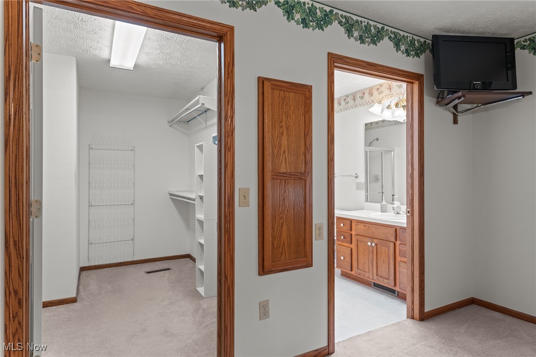 3943 Hilltop Drive, Vermilion, Ohio image 25