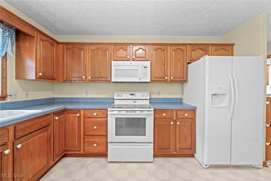 3943 Hilltop Drive, Vermilion, Ohio image 12