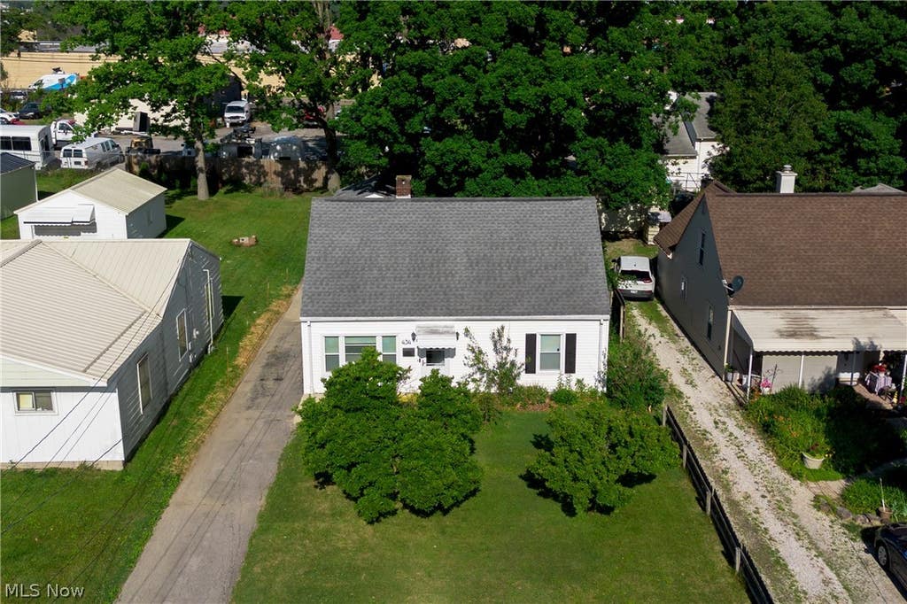 Photo of 434 Winchester Avenue, Youngstown, OH 44509 (MLS # 5219866)