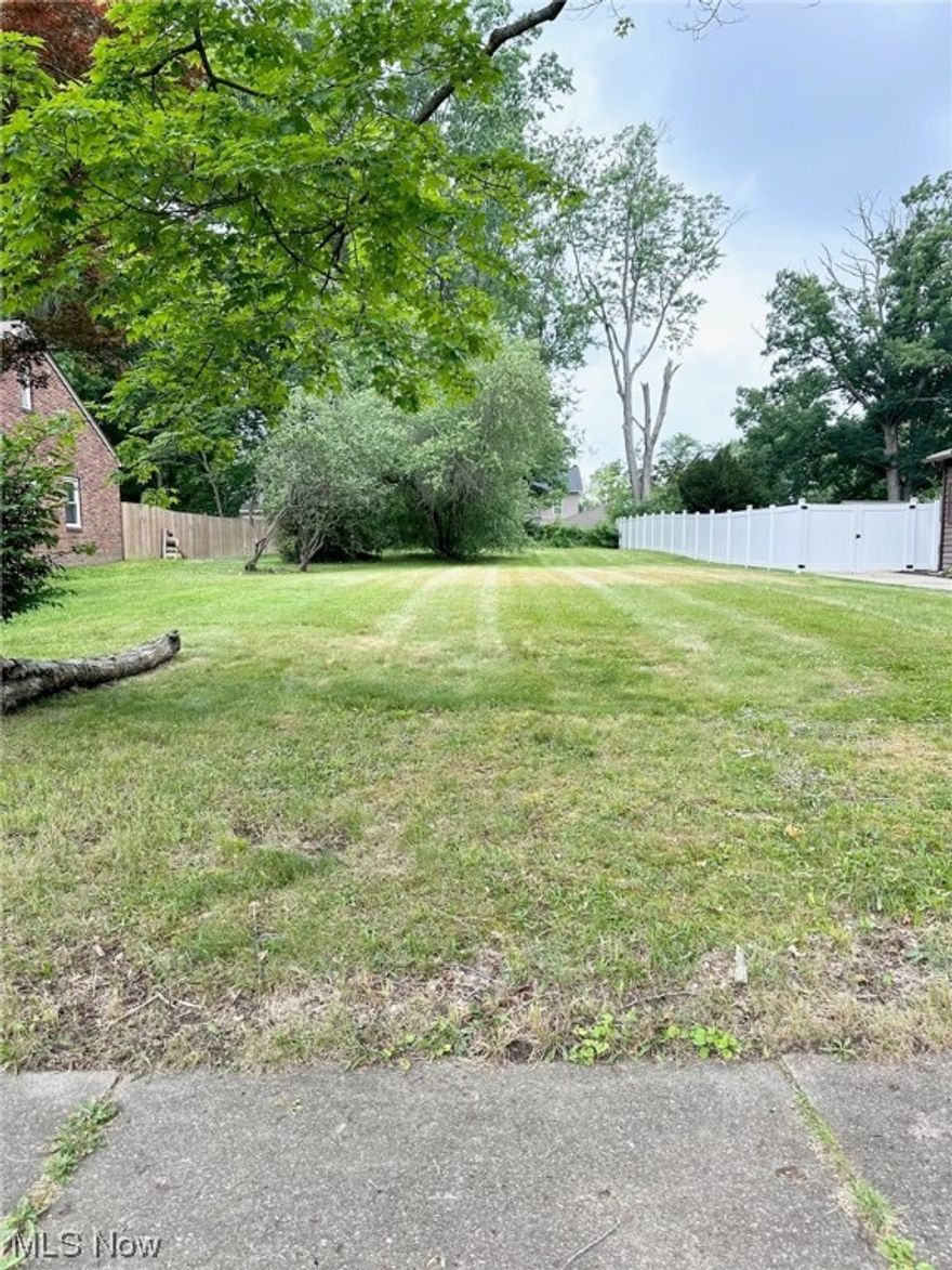 Cleared .25-acre city lot located at 414 S Freedom Street in Ravenna with city utilities available at the street. Close to downtown Ravenna, Kent State University, NEOMED SR 5, 59, 14, 44, 88, I-76, I-80. Lot is 60 x 182. The buyer is responsible for making sure this lot is suitable for their intended use.