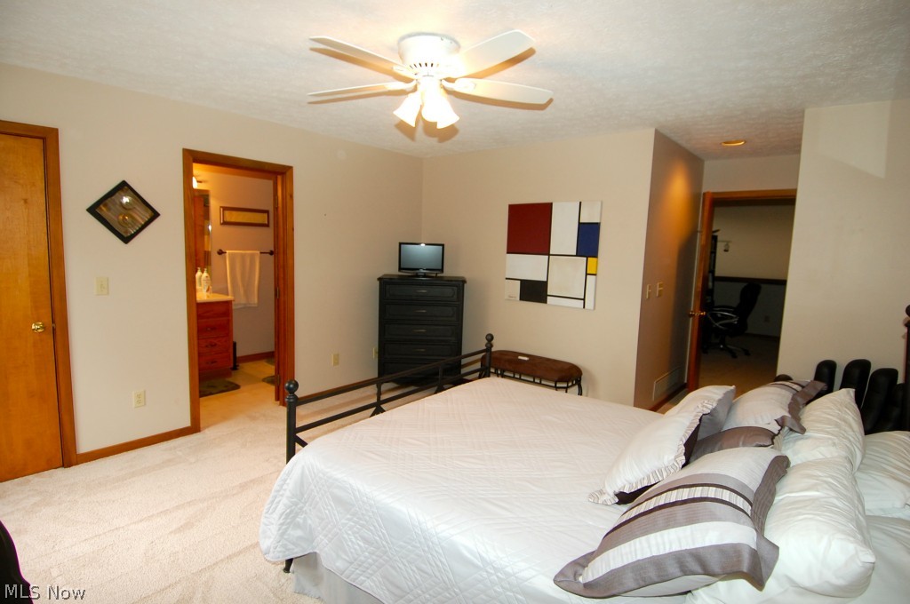 Acorn Crk Condo - Residential