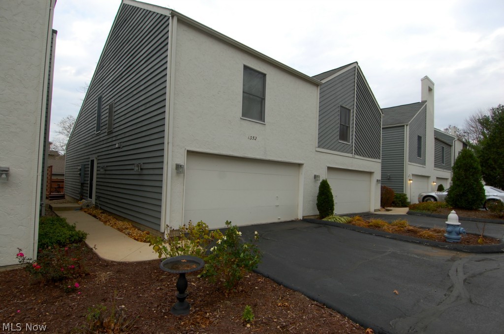 Acorn Crk Condo - Residential