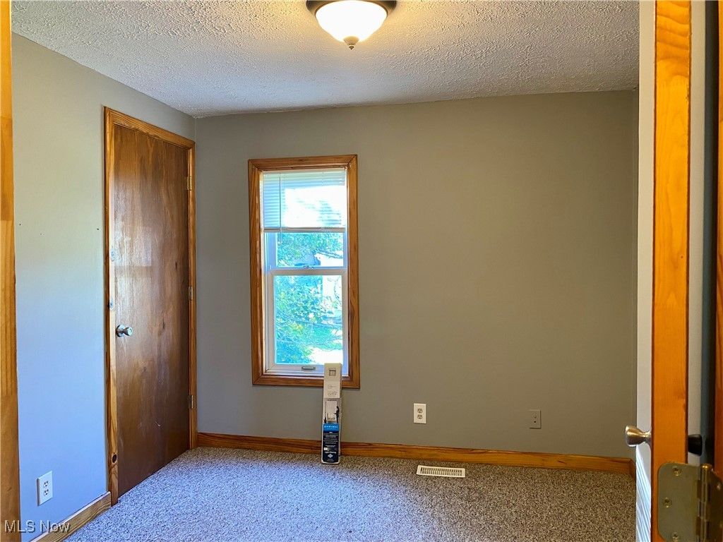 Photo of 33 E 8th Street, Ashland, OH 44805 (MLS # 5165651)