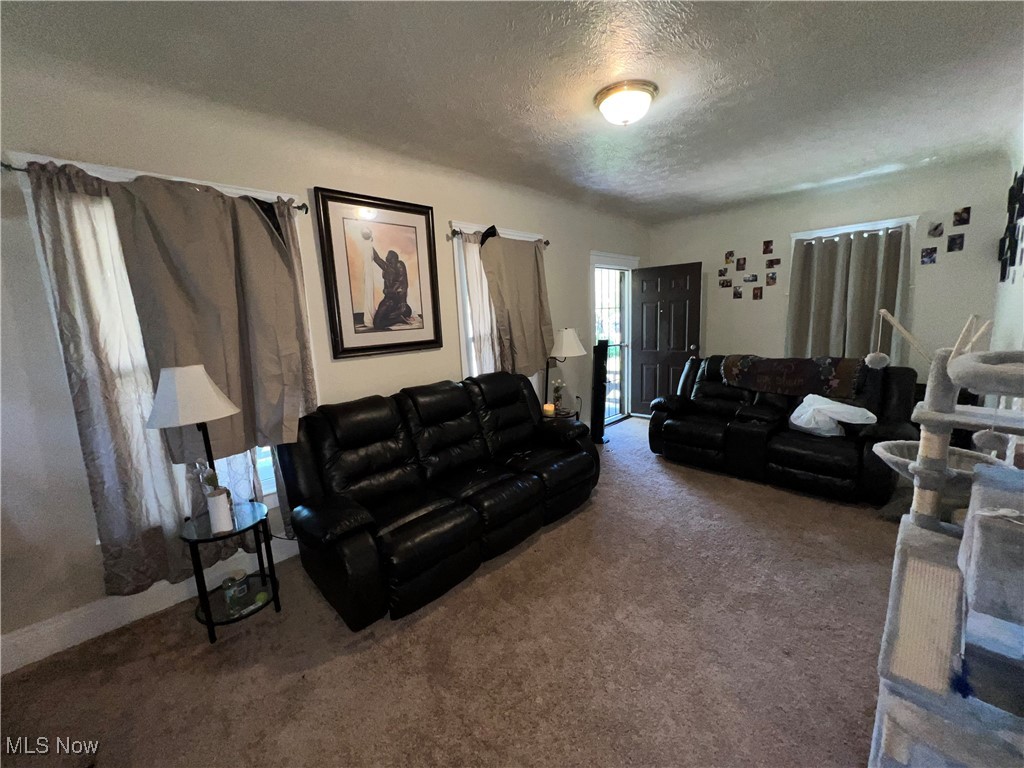 10010 Parmelee Avenue