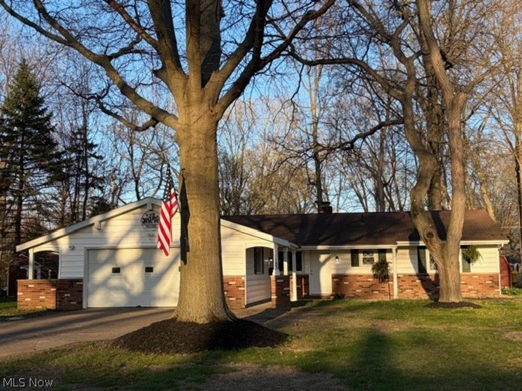 Photo of 183 Yoder Blvd, Avon Lake, OH 44012 (MLS # 5200937)
