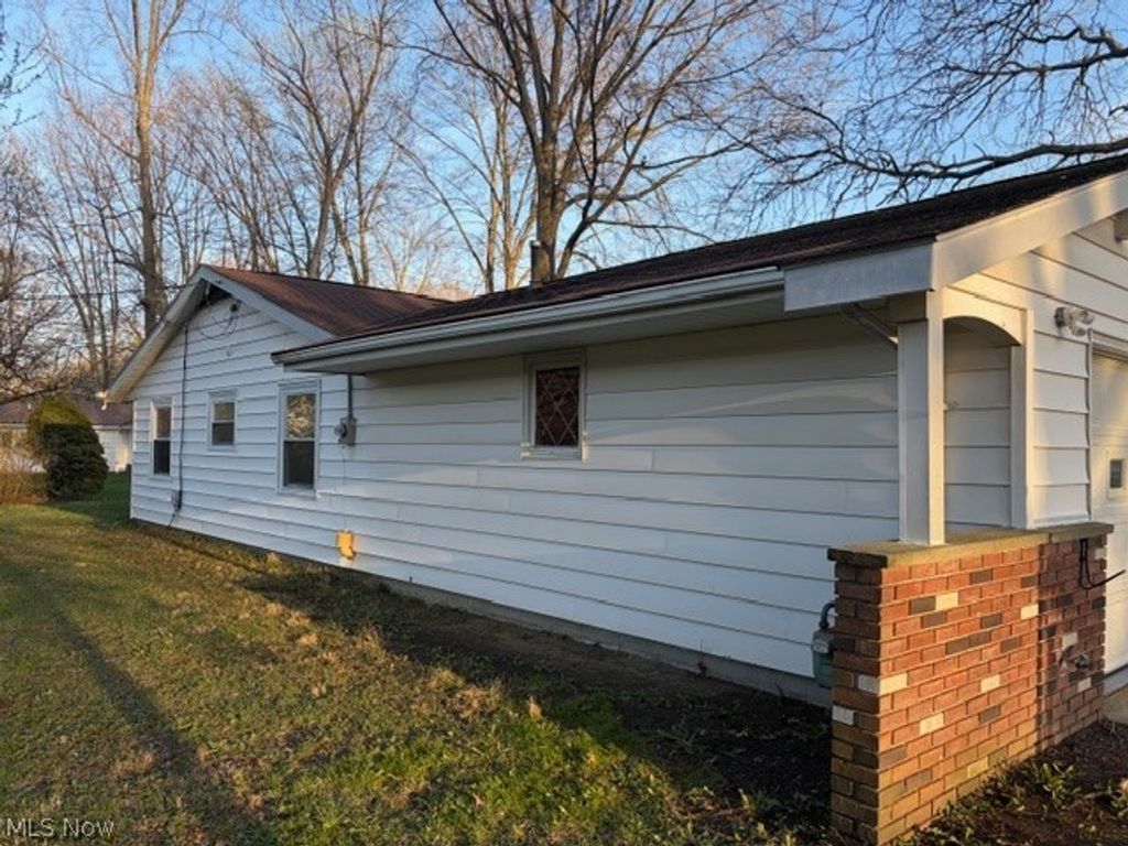 Photo of 183 Yoder Blvd, Avon Lake, OH 44012 (MLS # 5200937)