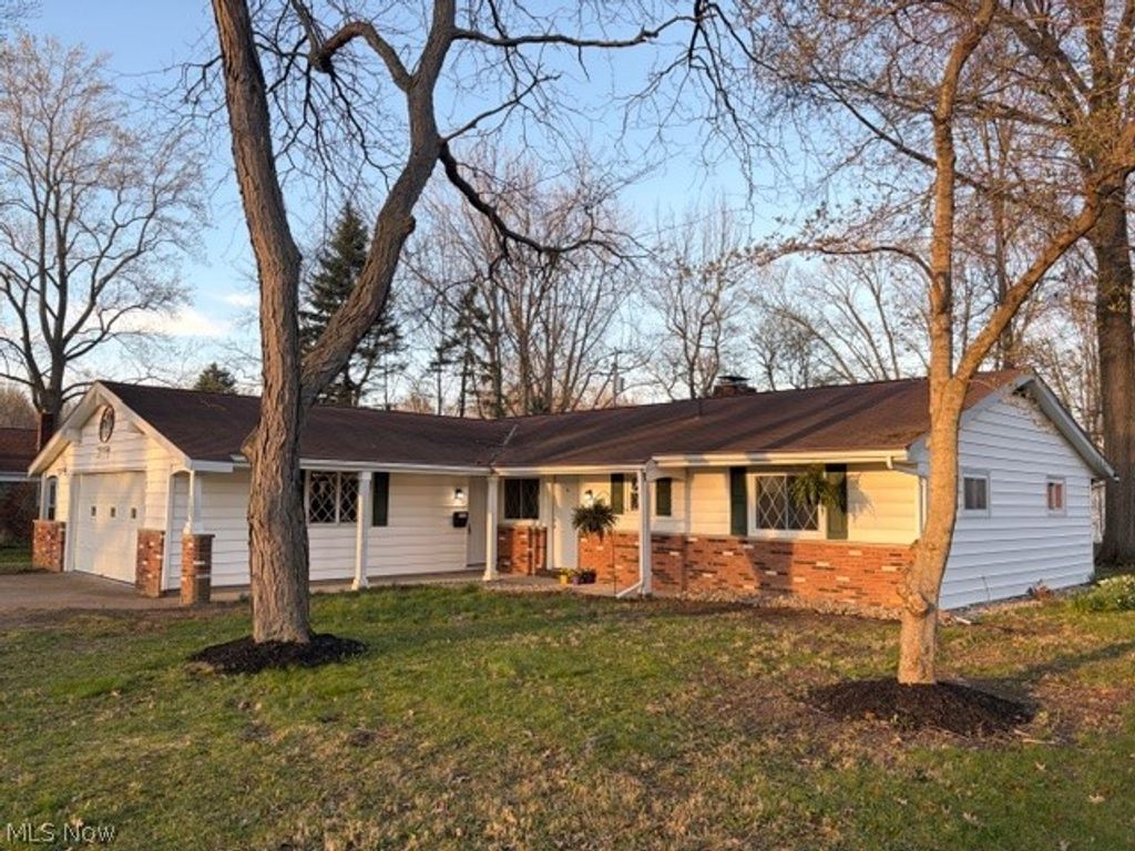 Photo of 183 Yoder Blvd, Avon Lake, OH 44012 (MLS # 5200937)