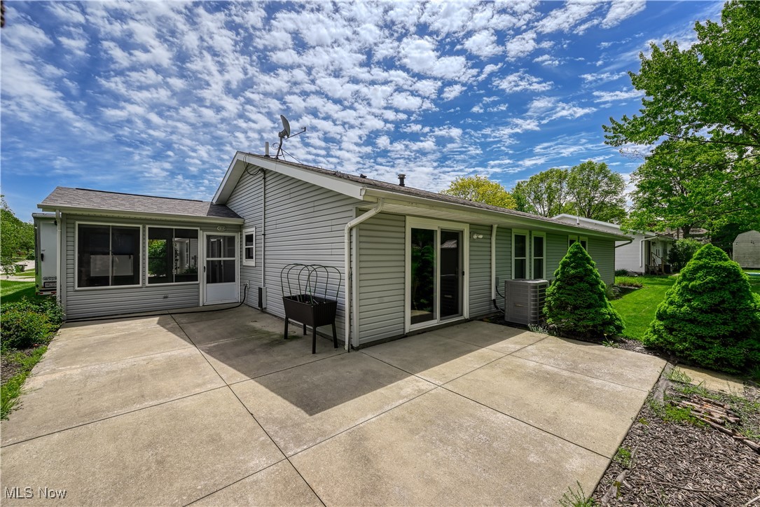 2523 Sherwood Drive, Stow, Ohio image 32