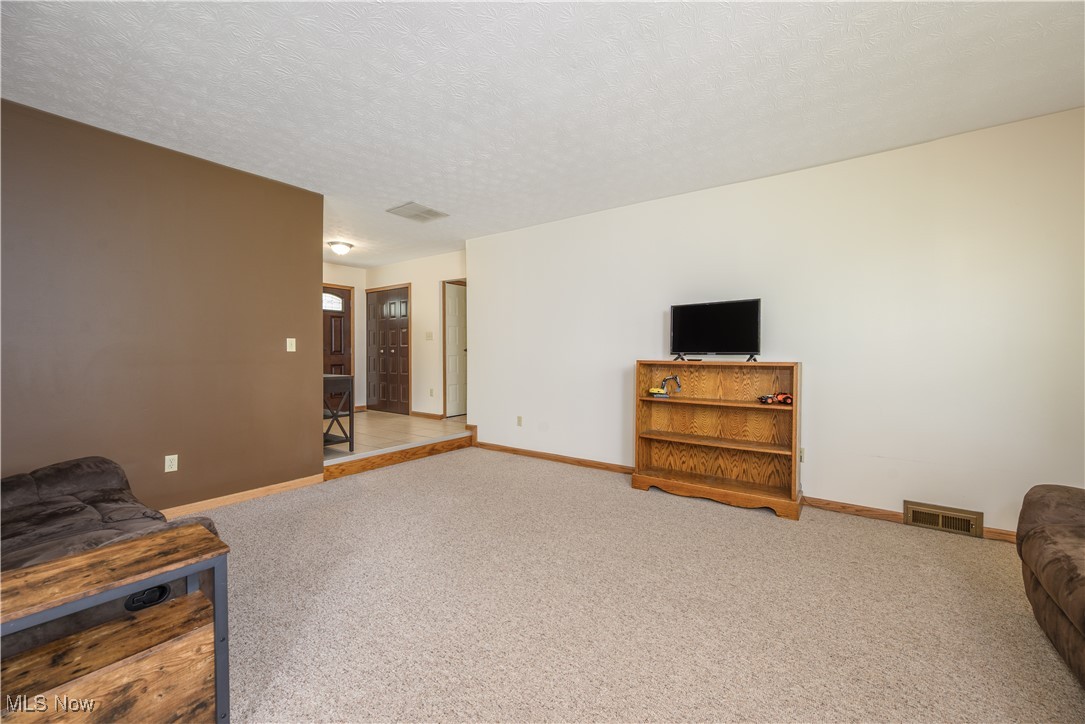 2523 Sherwood Drive, Stow, Ohio image 8
