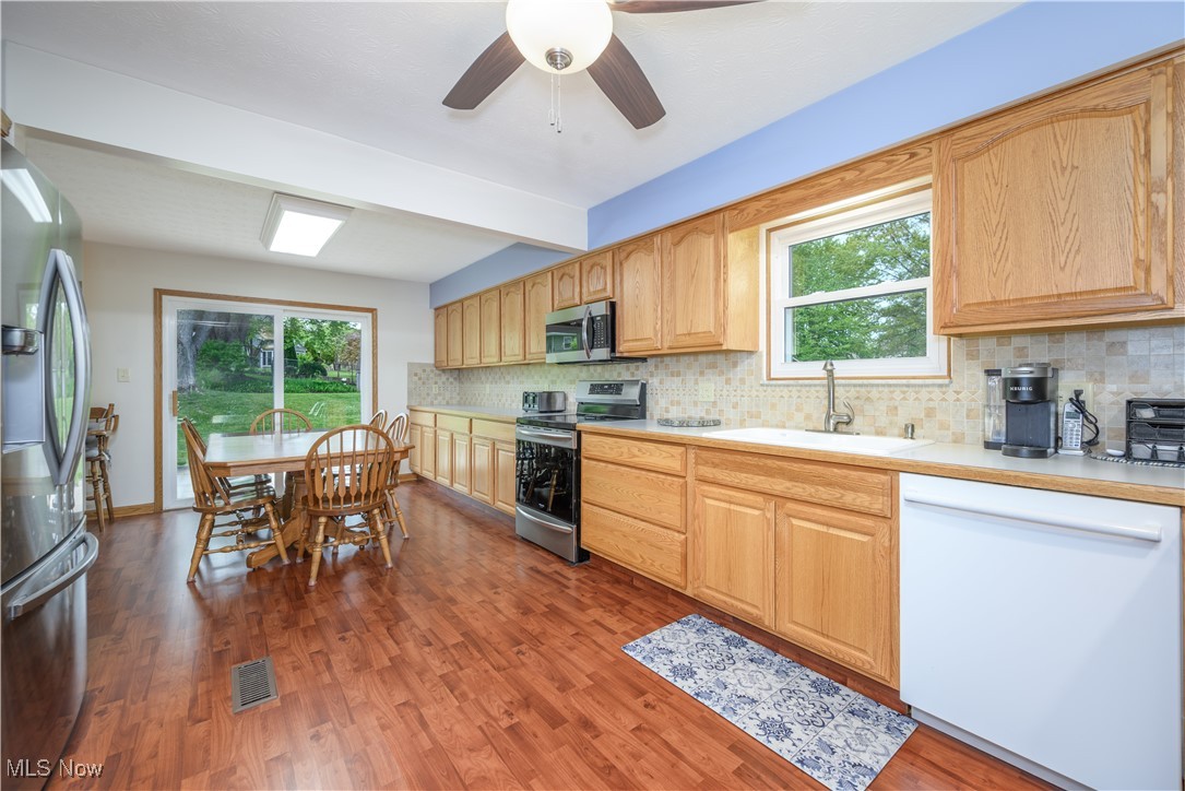 2523 Sherwood Drive, Stow, Ohio image 9