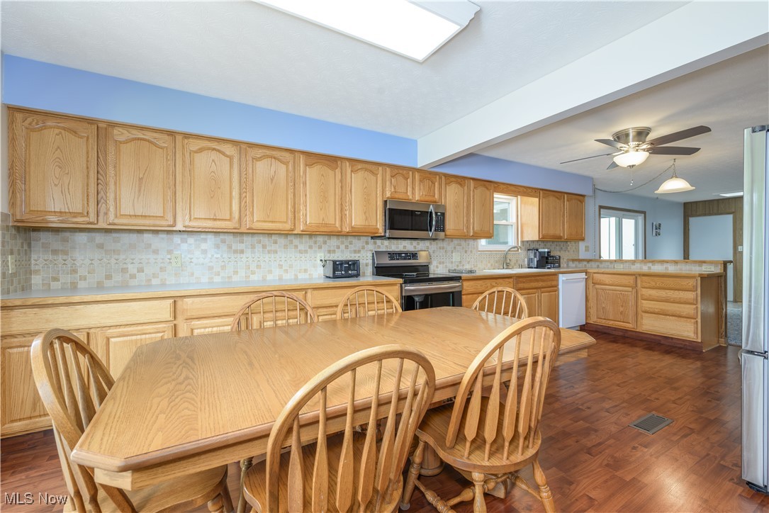 2523 Sherwood Drive, Stow, Ohio image 10