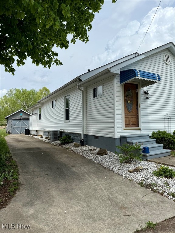 523 E 9th Street, Uhrichsville, Ohio image 2