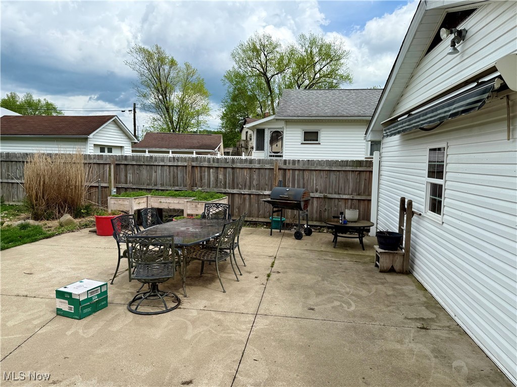 523 E 9th Street, Uhrichsville, Ohio image 4