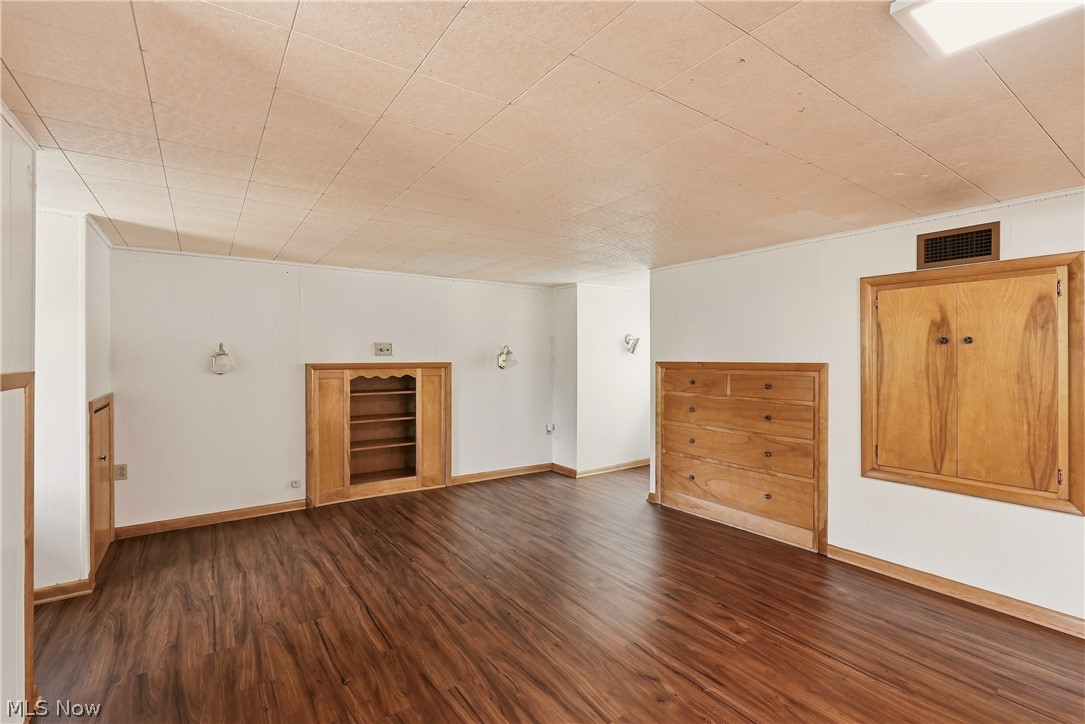 Mennes #1 - Residential