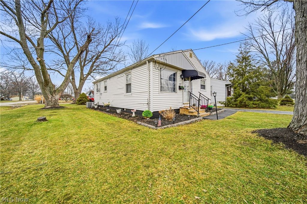 Photo of 1223 E 354th Street, Eastlake, OH 44095 (MLS # 5191364)