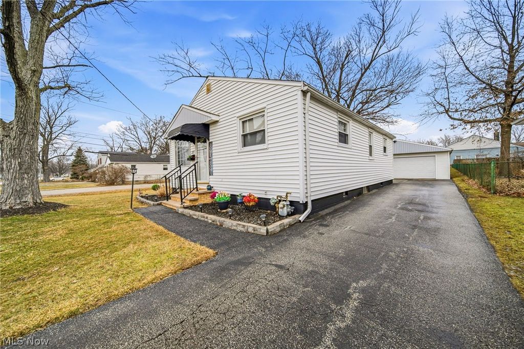 Photo of 1223 E 354th Street, Eastlake, OH 44095 (MLS # 5191364)