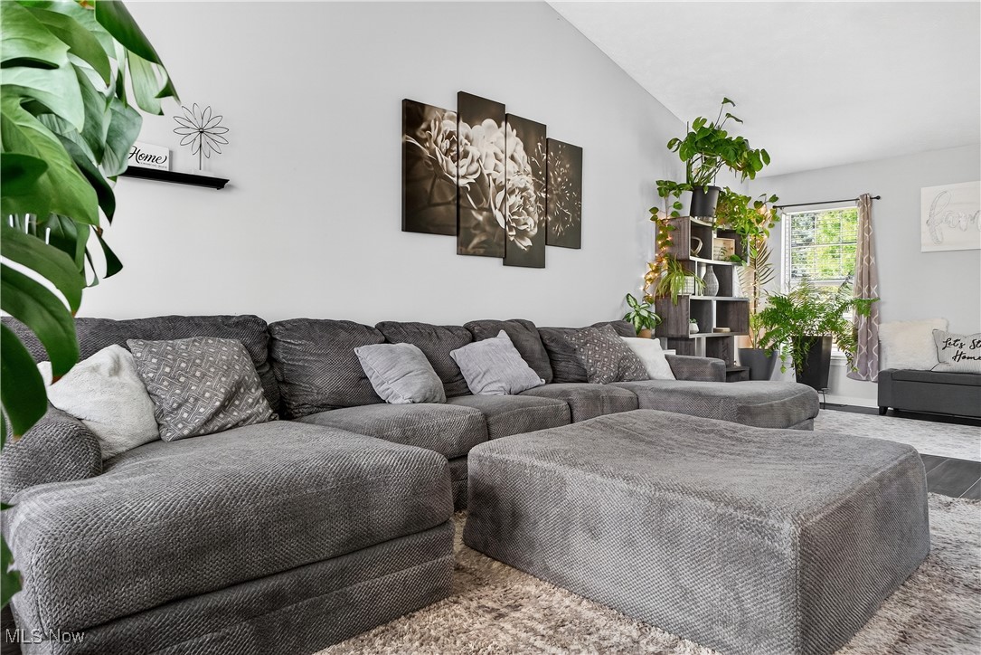 Brunswick, Ohio 44212, United States, 3 Bedrooms Bedrooms, ,3 BathroomsBathrooms,Residential,Contingent,212672